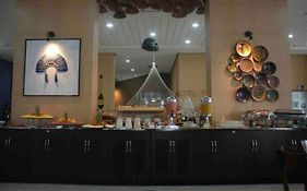 Flat Em Tropical Executive Hotel